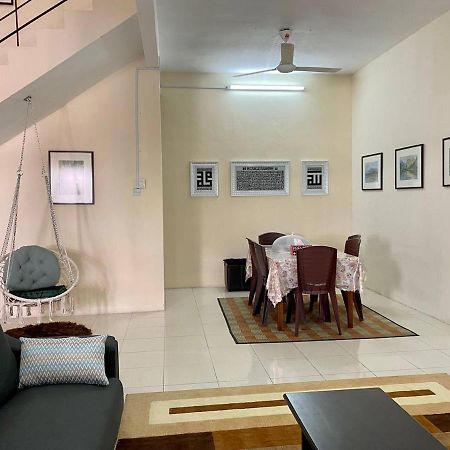 Spacious Cozy Lakeville Homestay 4 Bedrooms All With Aircond Сери-Искандар Экстерьер фото