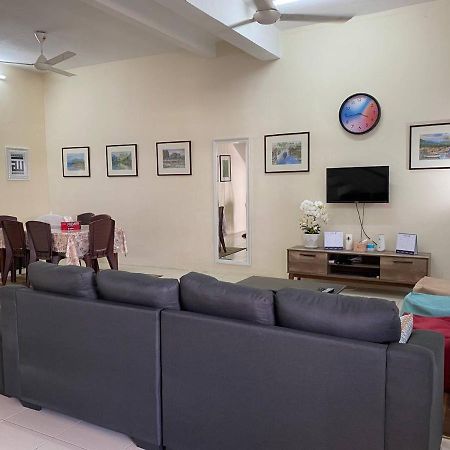 Spacious Cozy Lakeville Homestay 4 Bedrooms All With Aircond Сери-Искандар Экстерьер фото