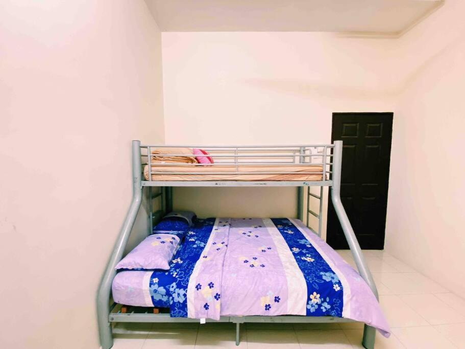 Spacious Cozy Lakeville Homestay 4 Bedrooms All With Aircond Сери-Искандар Экстерьер фото