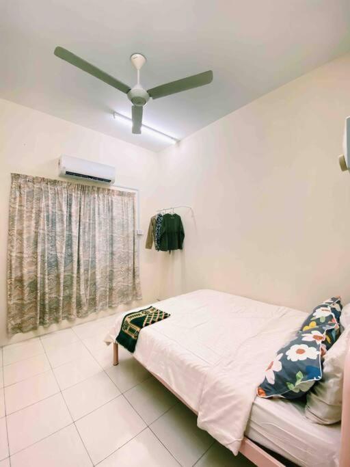 Spacious Cozy Lakeville Homestay 4 Bedrooms All With Aircond Сери-Искандар Экстерьер фото