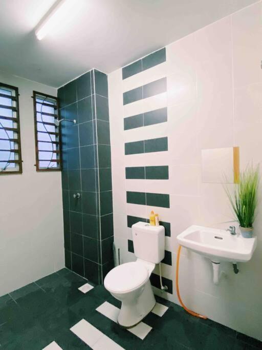 Spacious Cozy Lakeville Homestay 4 Bedrooms All With Aircond Сери-Искандар Экстерьер фото