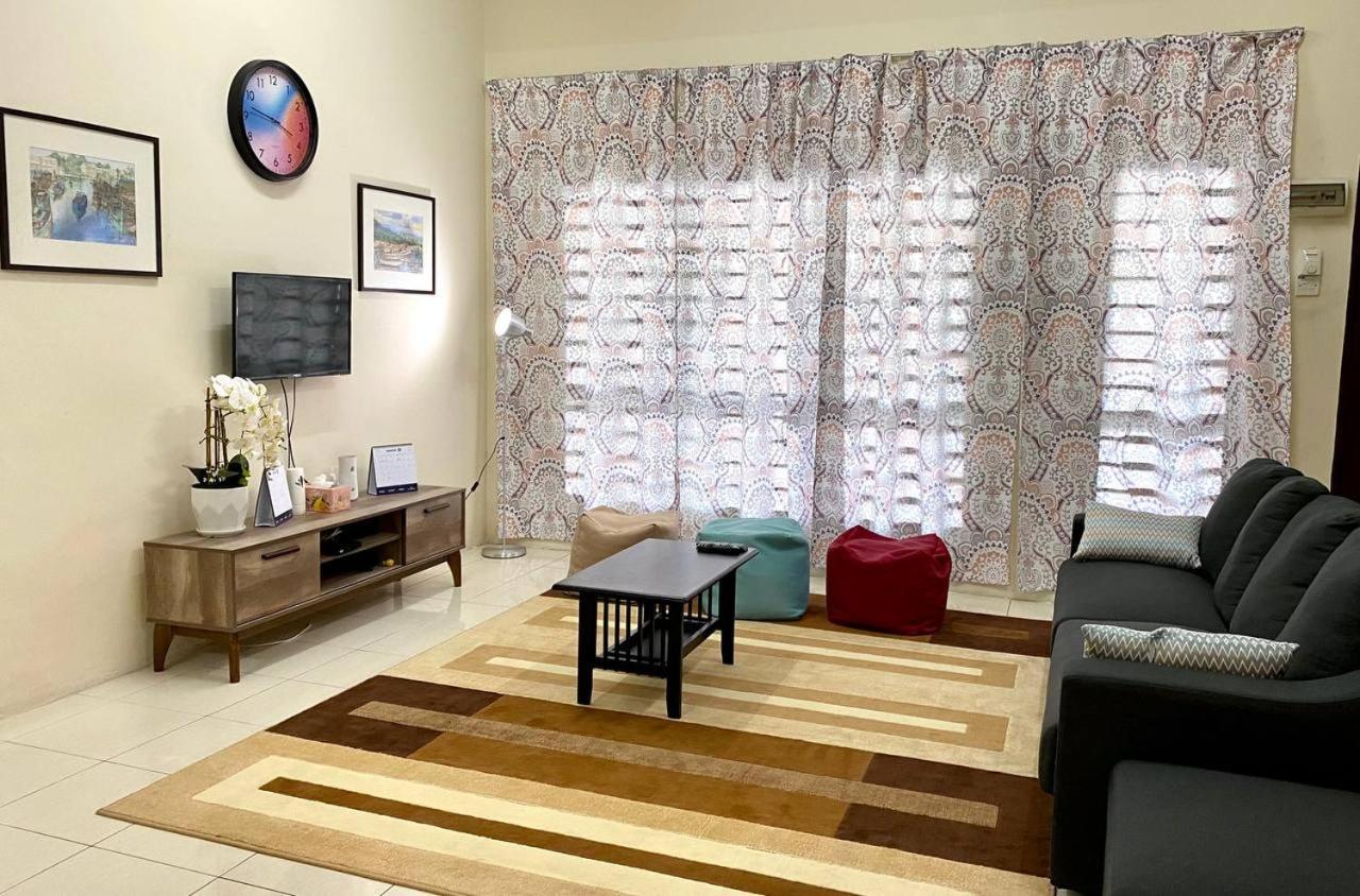 Spacious Cozy Lakeville Homestay 4 Bedrooms All With Aircond Сери-Искандар Экстерьер фото