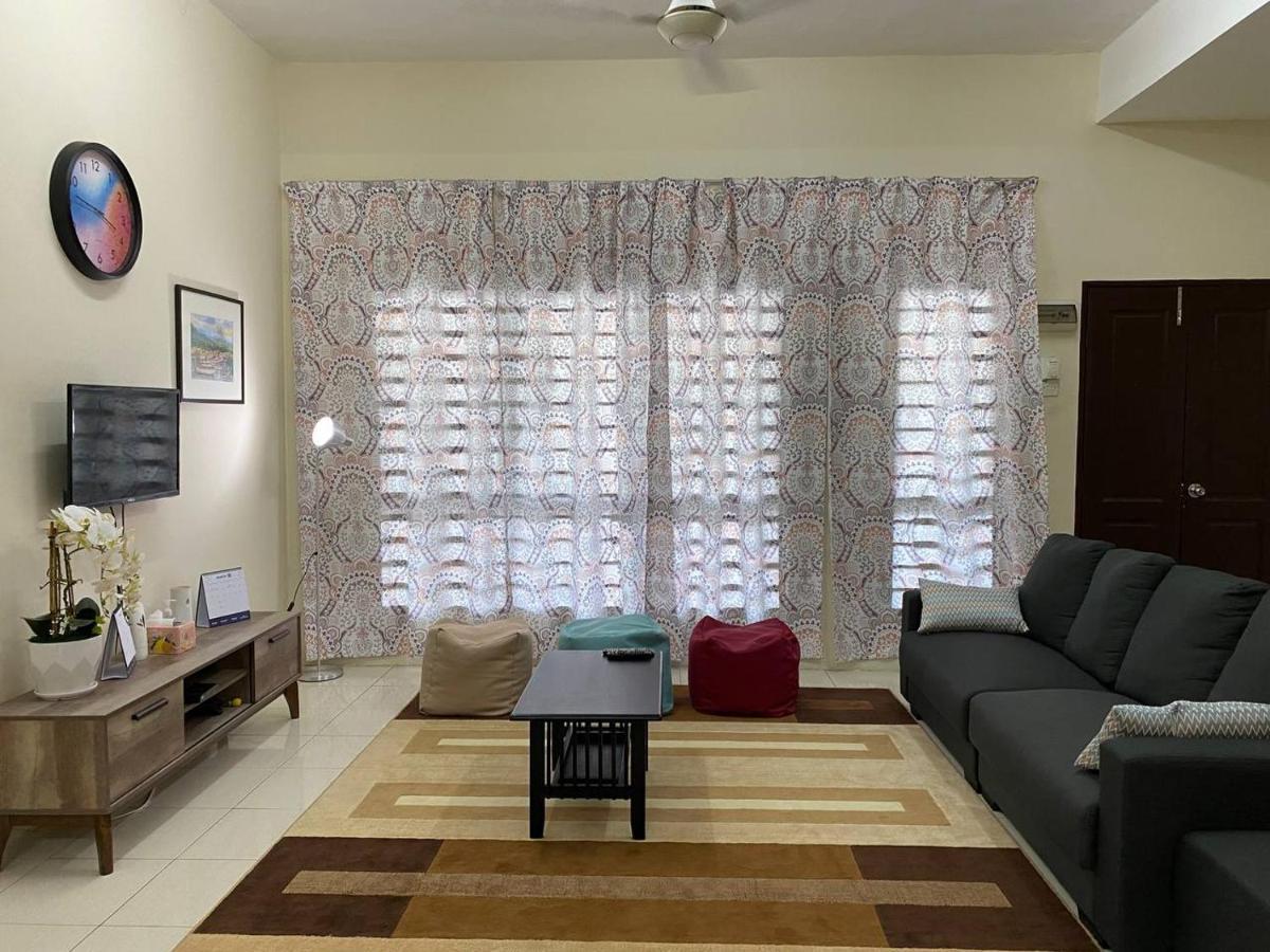 Spacious Cozy Lakeville Homestay 4 Bedrooms All With Aircond Сери-Искандар Экстерьер фото